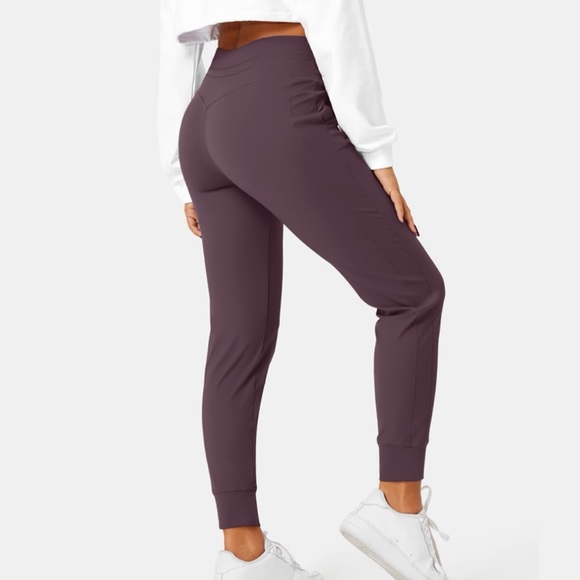 Halara Joggers burgundy, size extra small, never worn. - Picture 3 of 3